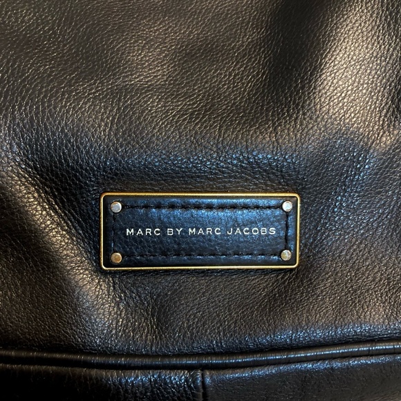 MARC BY MARC JACOBS Pebbled Italian Leather Convertible Crossbody Bag + Wallet - Picture 4 of 16